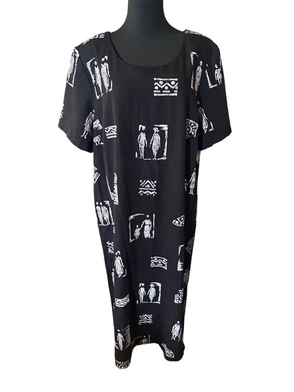 Studio C black and white in color with people design dress size 22W